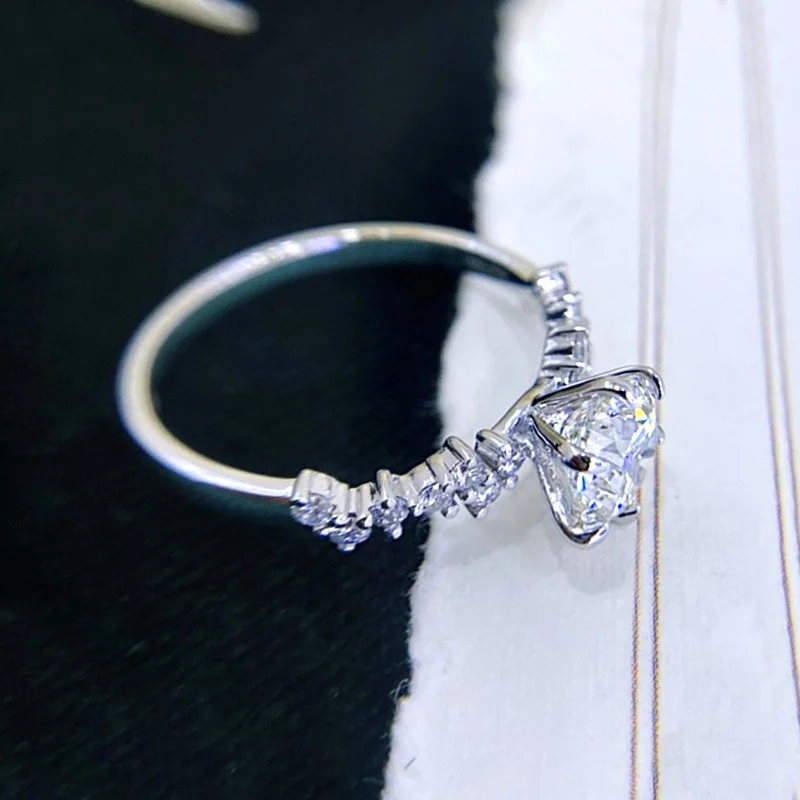 Fancy Shiny Women Finger Rings AAA White CZ Simple Stylish Female Accessories Anniversary Valentines Gift Fashion Jewelry
Fancy Shiny Women Finger Rings AAA White CZ Simple Stylish Female Accessories Anniversary Valentines Gift Fashion Jewelry