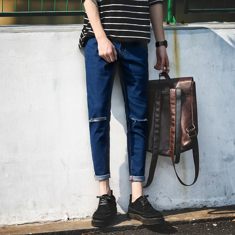 New 2022 Fashion Casual Ripped Knee Jeans For Male Students Korean Slim-fit Small-footed Ankle Length Jeans For Men Pencil Pants
New 2022 Fashion Casual Ripped Knee Jeans For Male Students Korean Slim-fit Small-footed Ankle Length Jeans For Men Pencil Pants