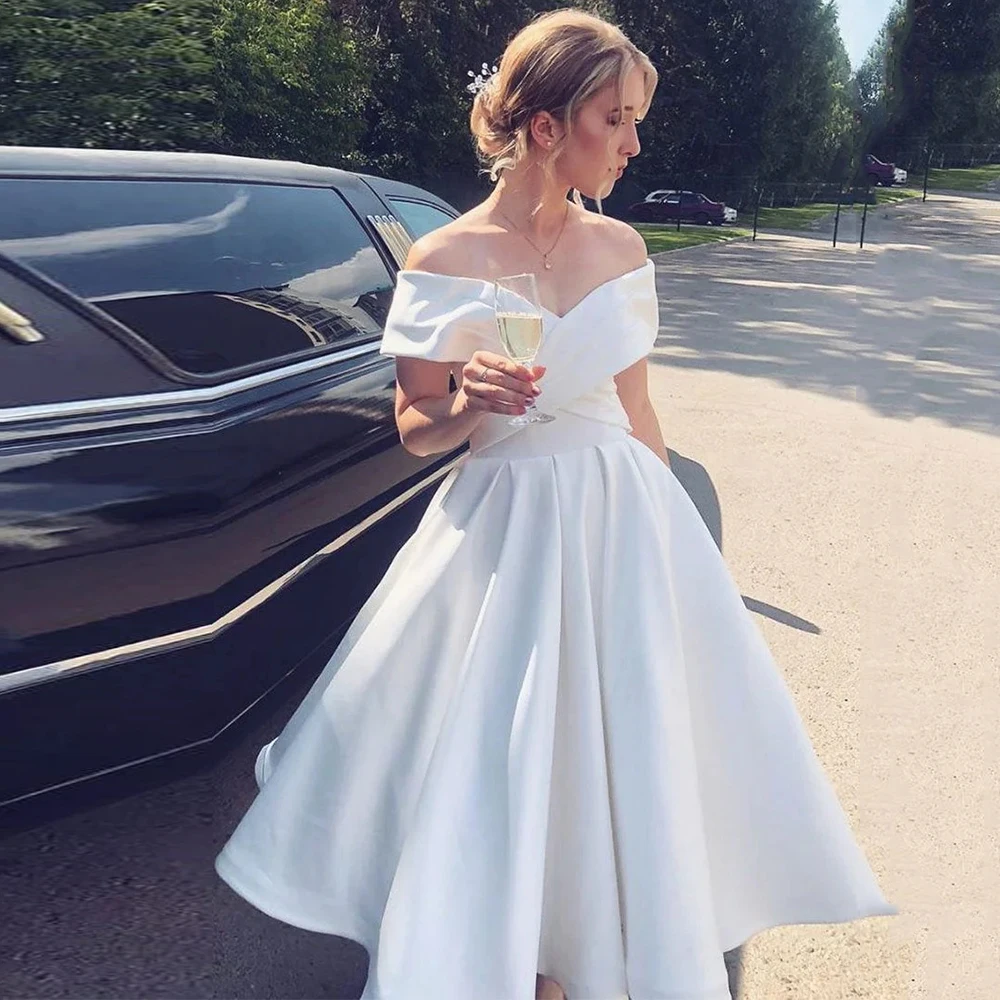 Short Wedding Dress White 2022 Off Shoulder A Line Satin Wedding Gown for Women Bride V Neck Tea Length Simple Vestidos de Novia
Short Wedding Dress White 2022 Off Shoulder A Line Satin Wedding Gown for Women Bride V Neck Tea Length Simple Vestidos de Novia