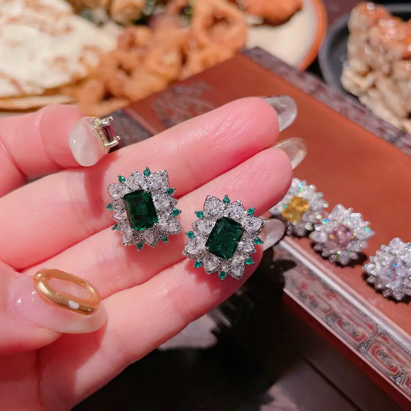 Korean Fashion Snowflake Zircon Stud Earrings Noble Silver Color Earrings for Women Wedding Bridal Party Jewelry Gift
Korean Fashion Snowflake Zircon Stud Earrings Noble Silver Color Earrings for Women Wedding Bridal Party Jewelry Gift