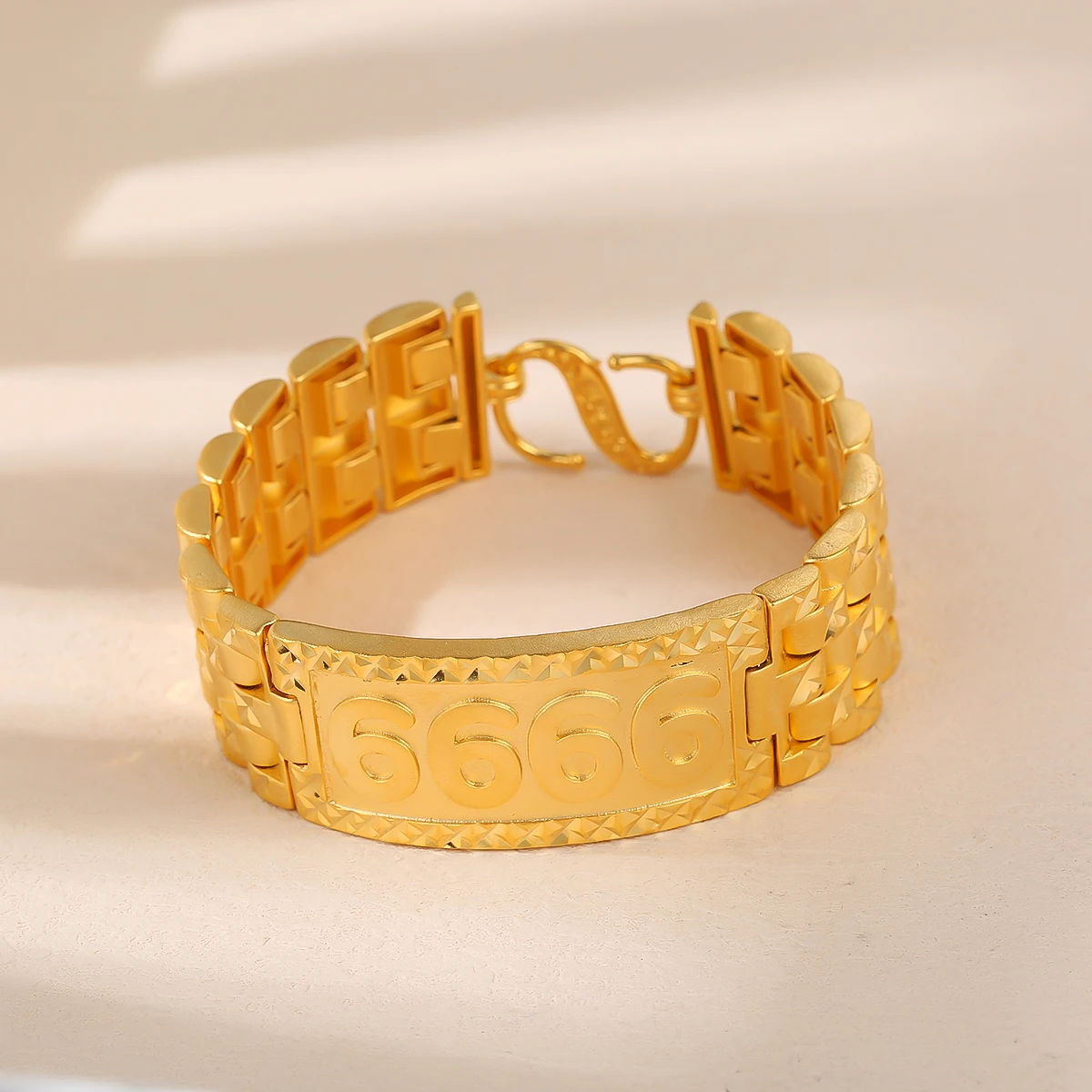 Selead Design 2022 fashion retro gold-plated copper bracelet male female lucky jewelry gift the latest models
Selead Design 2022 fashion retro gold-plated copper bracelet male female lucky jewelry gift the latest models