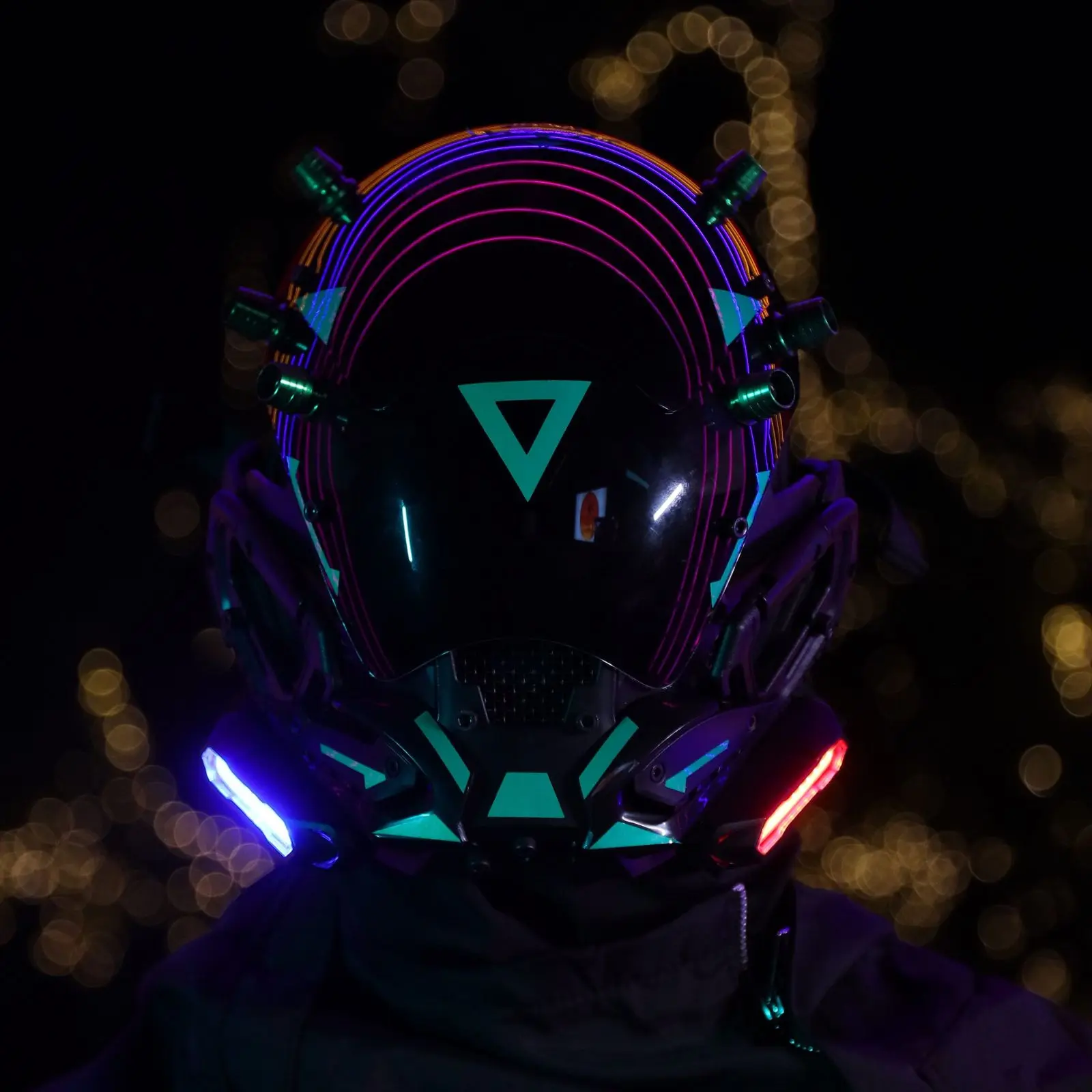 Маска для косплея для мужчин в стиле панк, синяя и красная светодиодная лампа на все лицо, Электронная футуристическая крутая Маска для костюма на Хэллоуин
Маска для косплея для мужчин в стиле панк, синяя и красная светодиодная лампа на все лицо, Электронная футуристическая крутая Маска для костюма на Хэллоуин