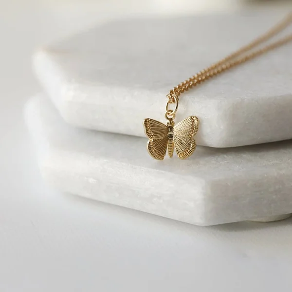 Fashion New High Quality Cute Bee Necklace Gold Color HoneyBee Pendant Necklace for Women Valentine's Day Gifts
Fashion New High Quality Cute Bee Necklace Gold Color HoneyBee Pendant Necklace for Women Valentine's Day Gifts