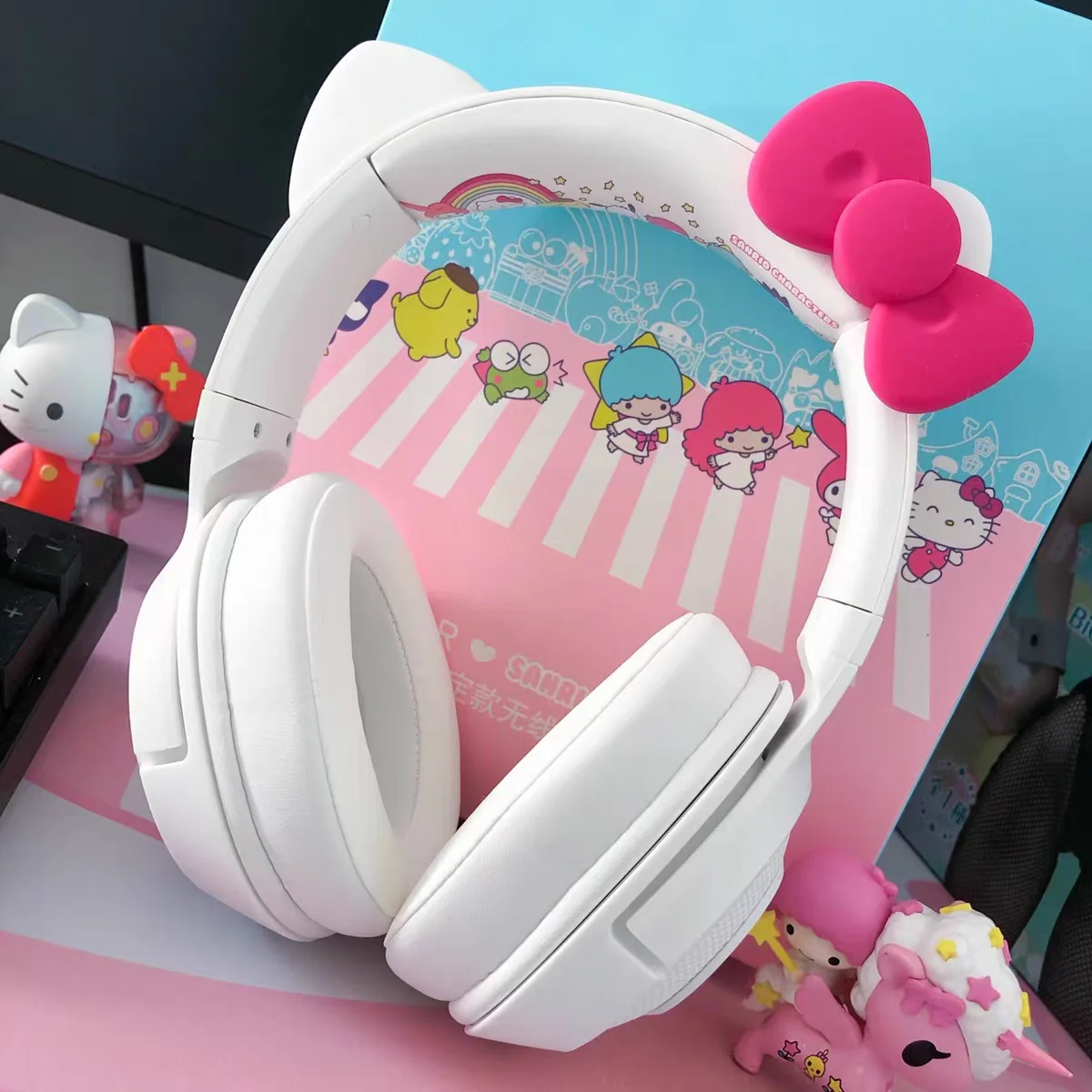 Оригинальные светящиеся наушники Hello Kitty Razer, гарнитура, Беспроводная Bluetooth-гарнитура с котом, компьютерный микрофон для телефона, Рождественский подарок
Оригинальные светящиеся наушники Hello Kitty Razer, гарнитура, Беспроводная Bluetooth-гарнитура с котом, компьютерный микрофон для телефона, Рождественский подарок