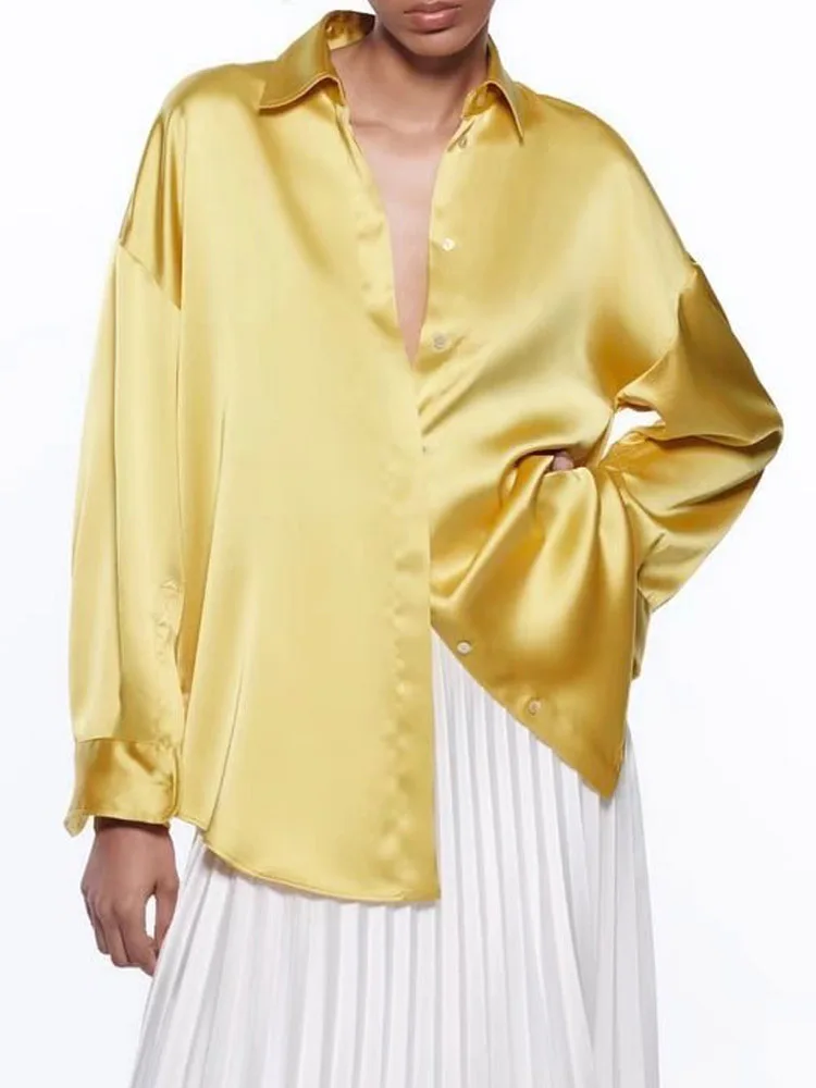 Kumsvag 2022 Summer Women Fashion Shirts Blouses Tops Solid Satin Loose Turn-down Collar Female Fashion Street Top Smock Blusas 
Kumsvag 2022 Summer Women Fashion Shirts Blouses Tops Solid Satin Loose Turn-down Collar Female Fashion Street Top Smock Blusas