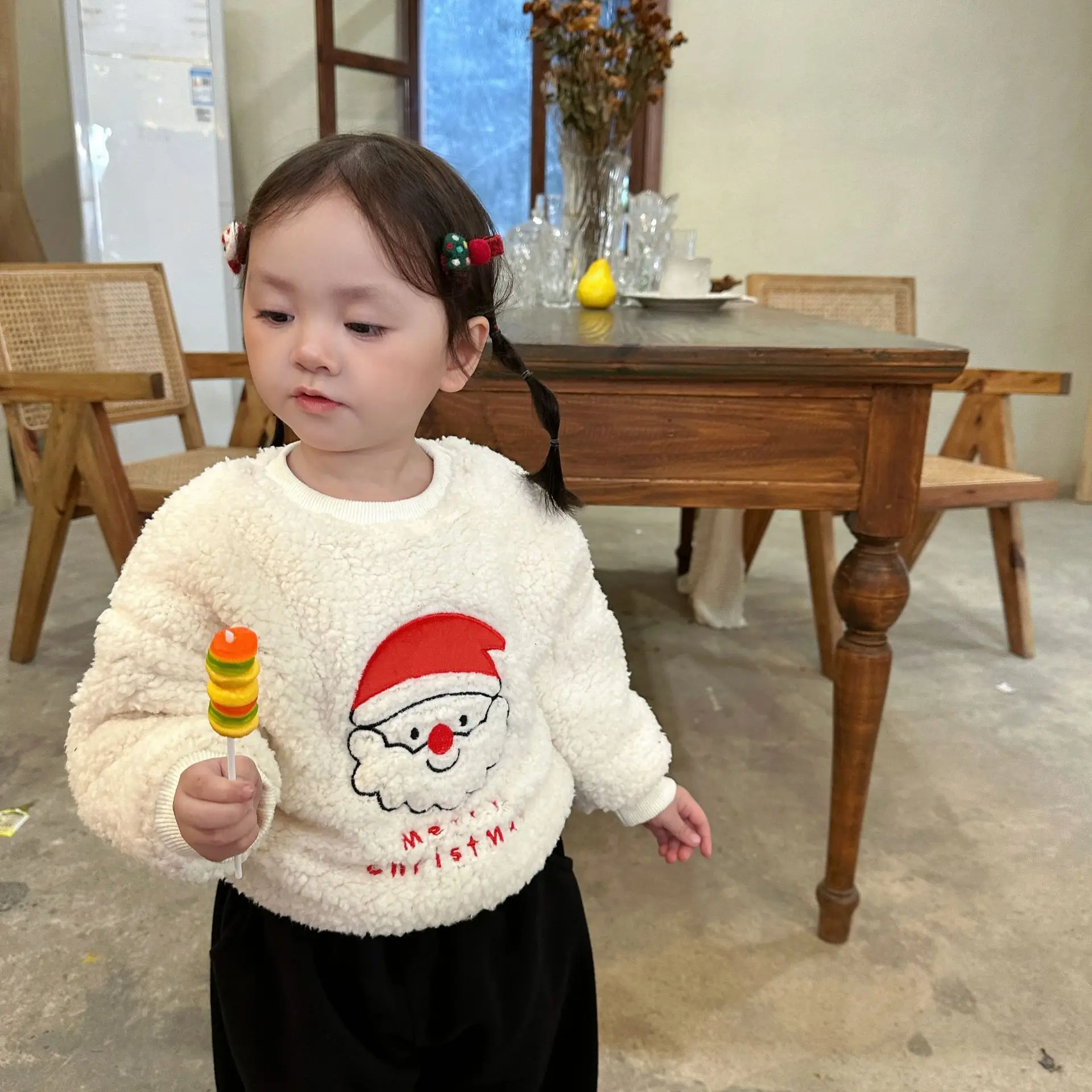 Christmas baby clothes Santa Claus kids sweater Plush and thicken Children round neck long sleeve sweater
Christmas baby clothes Santa Claus kids sweater Plush and thicken Children round neck long sleeve sweater