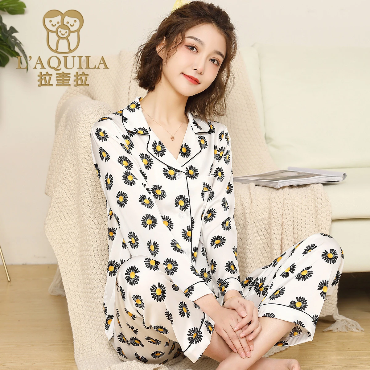 L’AQUILA 2023 Early Spring New-coming Women's Home Clothes Daisy Print Border Sleepwear Long Sleeve Soft Casual Women's Pajamas
L’AQUILA 2023 Early Spring New-coming Women's Home Clothes Daisy Print Border Sleepwear Long Sleeve Soft Casual Women's Pajamas