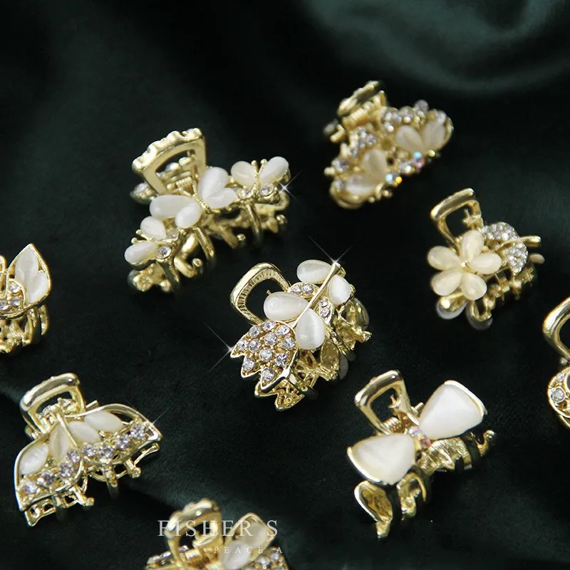 New Fashion Pearl Metal Hair Claw for Women Clips Simple Mini Rhinestones Geometric Bangs Barrettes Hair Girls Hair Accessories
New Fashion Pearl Metal Hair Claw for Women Clips Simple Mini Rhinestones Geometric Bangs Barrettes Hair Girls Hair Accessories