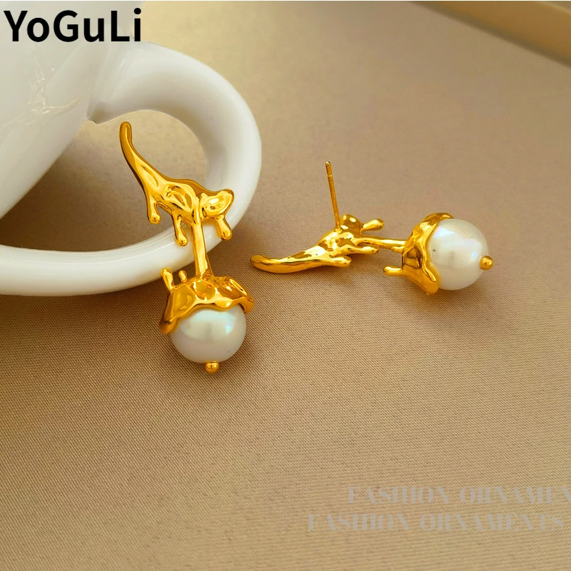 Trendy Jewelry Geometric Metal Earrings 925 Silver Needle High Quality Copper Simulated Pearl Earrings for Women Gift
Trendy Jewelry Geometric Metal Earrings 925 Silver Needle High Quality Copper Simulated Pearl Earrings for Women Gift