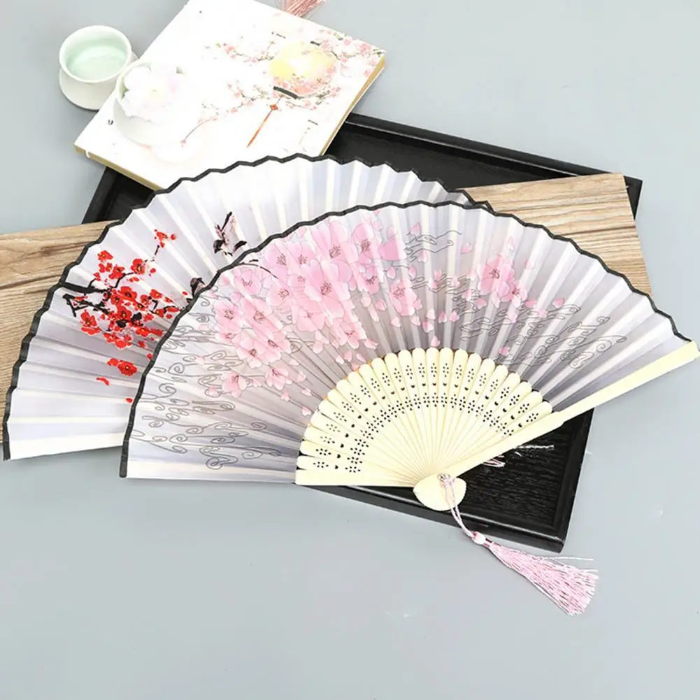 Vintage Silk Folding Fan Anti-deform Chinese Bamboo Hand Folding Fan Tassel Flower Printed Handheld Fan for Ornaments Craft Gift
Vintage Silk Folding Fan Anti-deform Chinese Bamboo Hand Folding Fan Tassel Flower Printed Handheld Fan for Ornaments Craft Gift