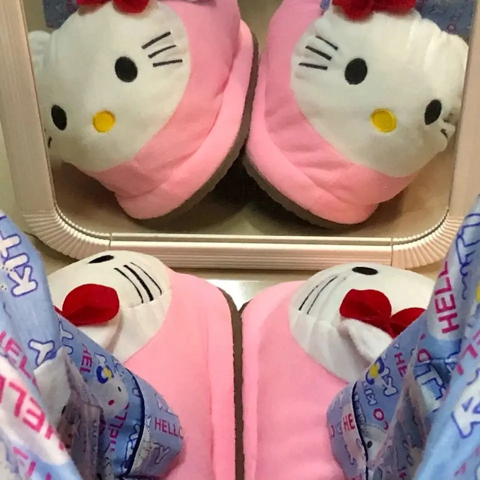 Хлопковые тапочки с мультяшным принтом «Hello Kitty», зимние домашние хлопковые тапочки Sanrio, симпатичные теплые тапочки для девочек, плюшевые тапочки для студенток, подарок для девочек
Хлопковые тапочки с мультяшным принтом «Hello Kitty», зимние домашние хлопковые тапочки Sanrio, симпатичные теплые тапочки для девочек, плюшевые тапочки для студенток, подарок для девочек