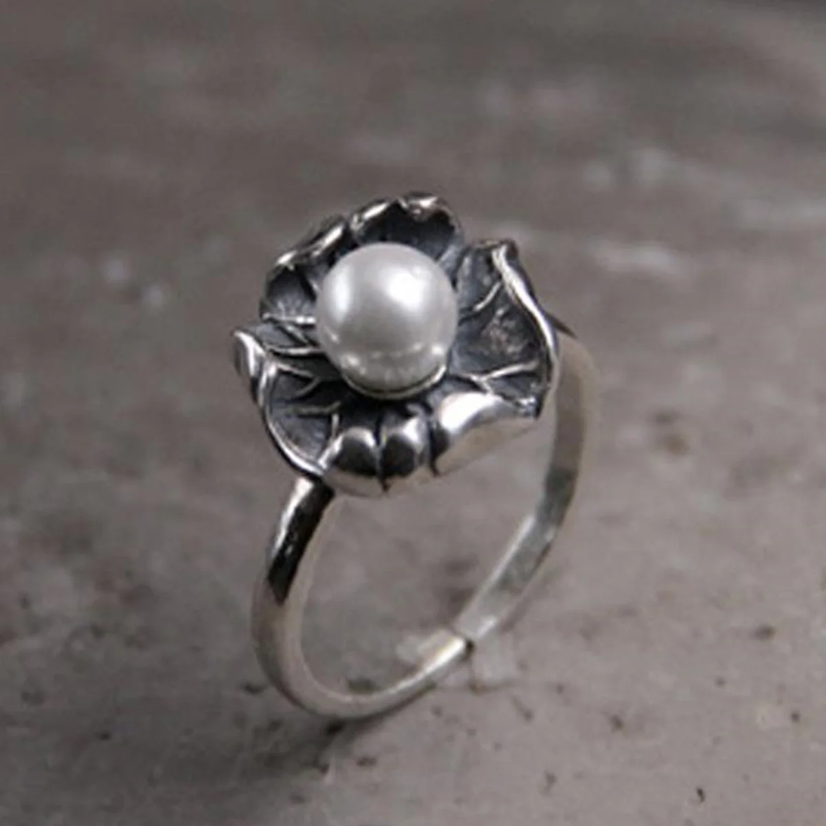

Vintage Lotus Leaves Flower Imitation Pearl Opening Rings For Women Punk Bee Floral Retro Silver Color Finger Ring Party Jewelry