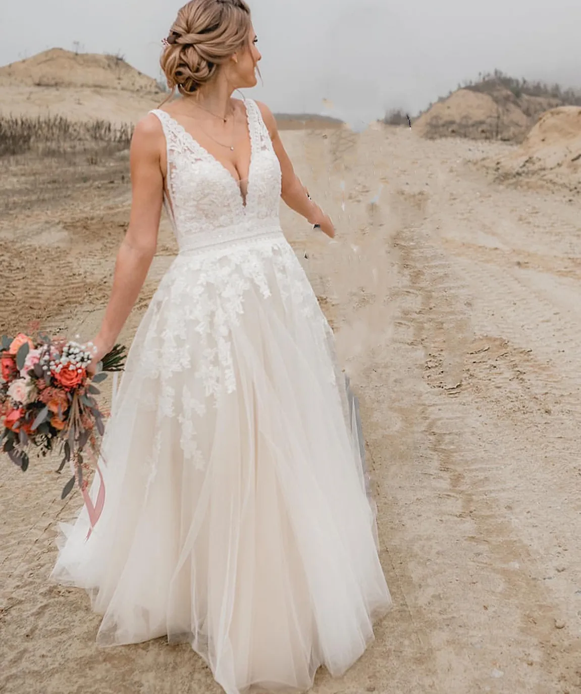 

2023 Plus Size Country Garden A-line Ivory Deep V-neck Lace Wedding Dress Tulle Bridal Gowns Dresses vestido de novia ZJ019