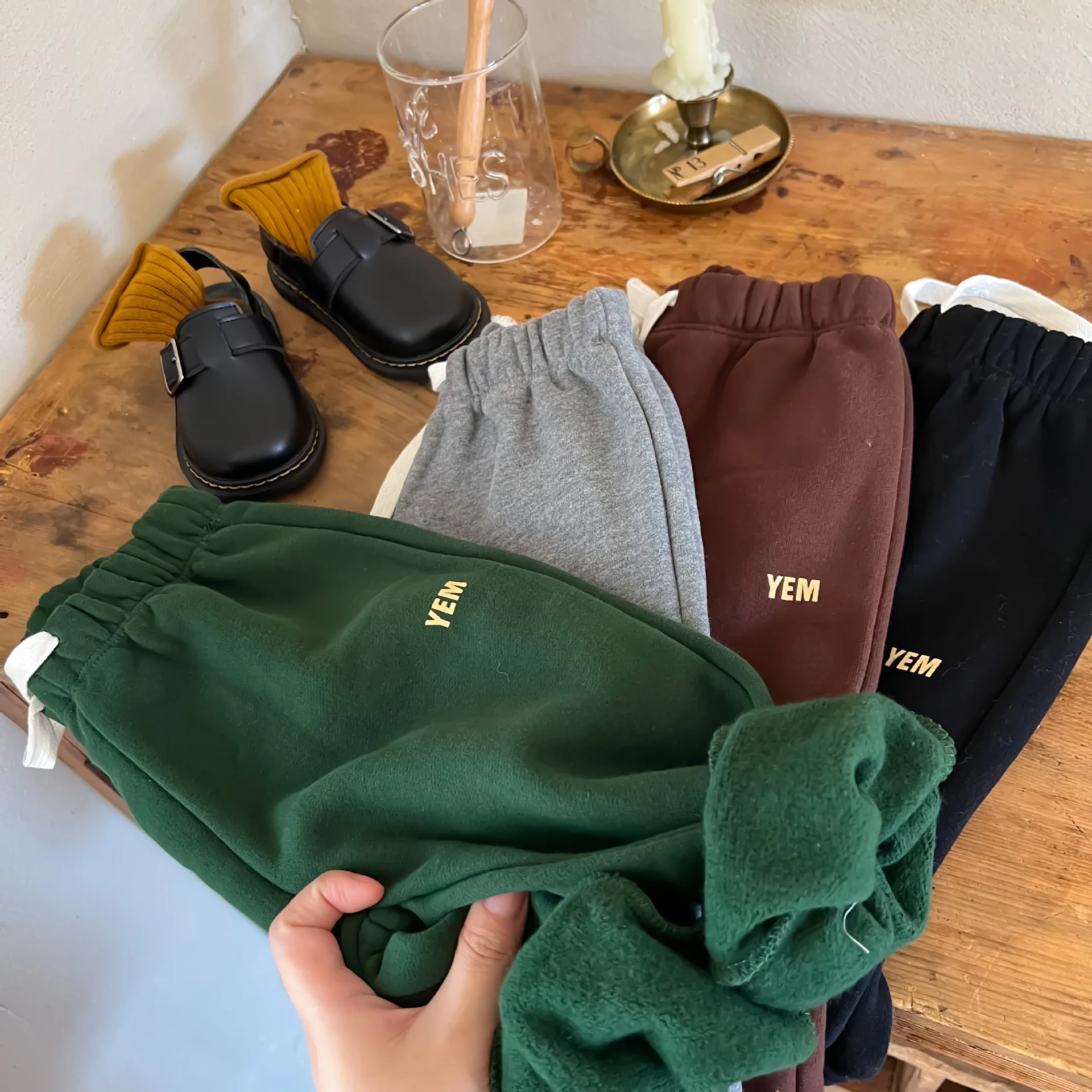 2022 New Winter Children's Plus Velvet Thick Trousers Boys Girls Drawstring Warm Long Pants Kids Baby Loose Letter Casual Pants
2022 New Winter Children's Plus Velvet Thick Trousers Boys Girls Drawstring Warm Long Pants Kids Baby Loose Letter Casual Pants