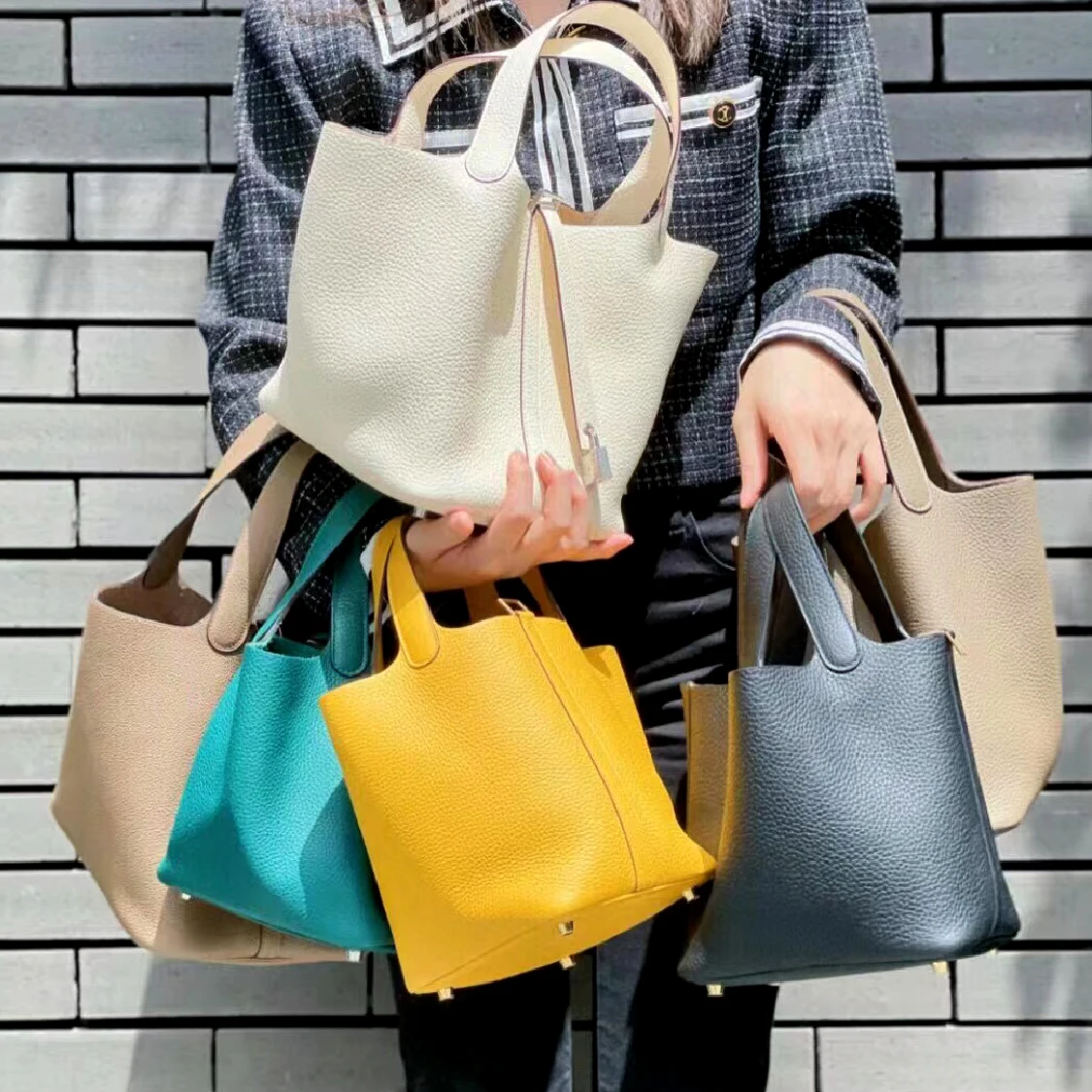 Luxury Brand Women's Leather Handbag, New Fashion High-quality Women's Bag Designer Shoulder Bag Classic Soft Leather Bucket Bag
Luxury Brand Women's Leather Handbag, New Fashion High-quality Women's Bag Designer Shoulder Bag Classic Soft Leather Bucket Bag