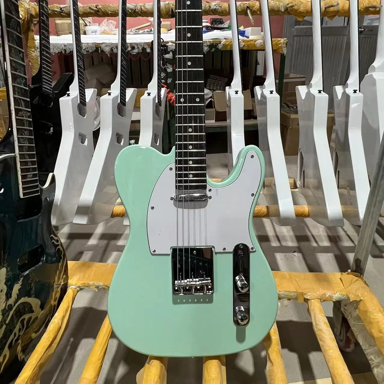 Tele Electric Guitar Rosewood Fingerboard Green Color High Quality Guitarra Free Shipping
Tele Electric Guitar Rosewood Fingerboard Green Color High Quality Guitarra Free Shipping