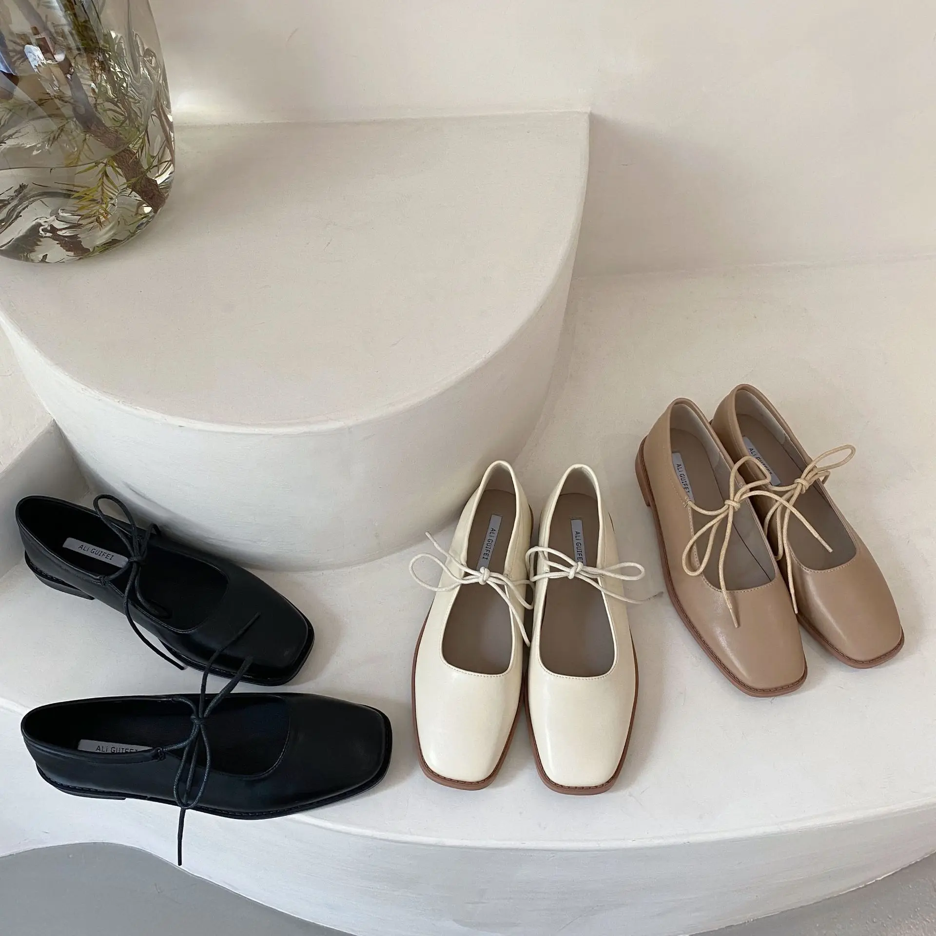 New Designer Women Loafers Single Leahter Shoes Fashion Lace Up Female Round Toe Shallow Flats Elegant Woman Shoes Footwear
New Designer Women Loafers Single Leahter Shoes Fashion Lace Up Female Round Toe Shallow Flats Elegant Woman Shoes Footwear