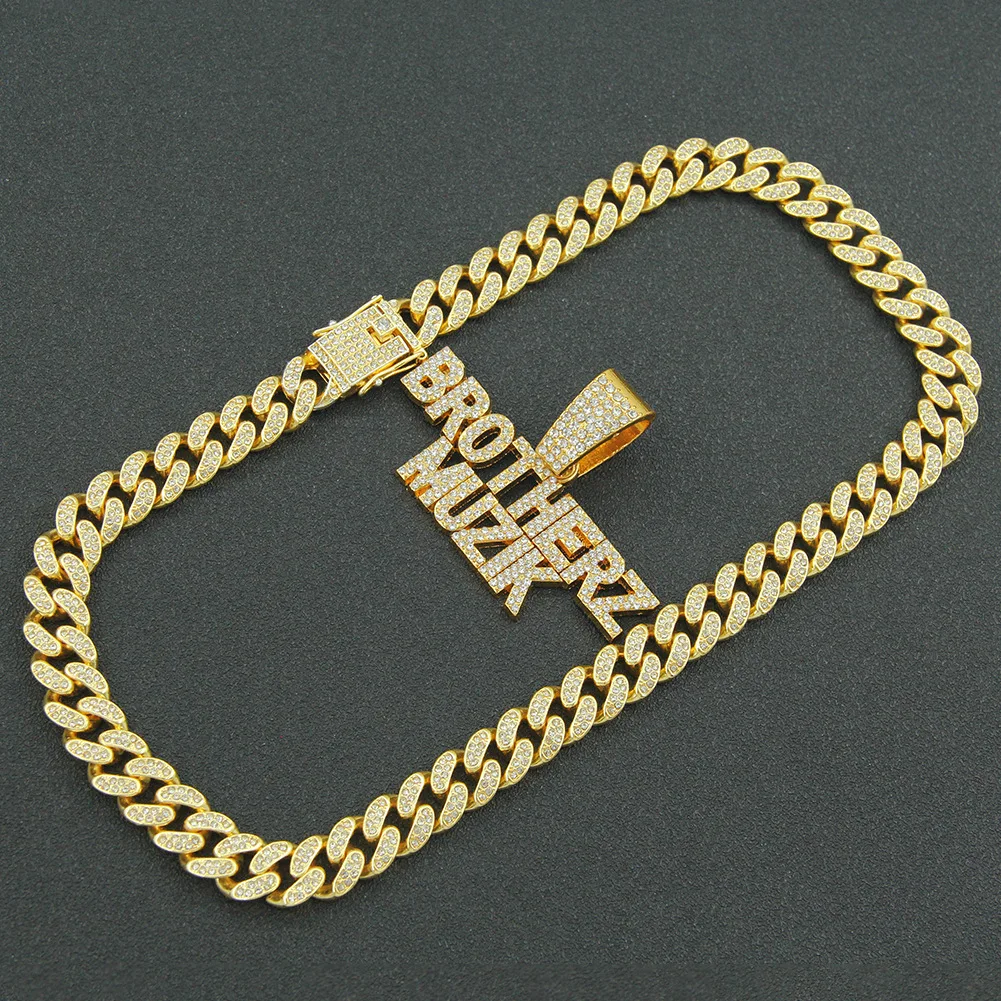 Hip Hop Iced Out Cuban Chains Bling Diamond Rhinestone Letter BROTHERZ Pendant Mens Necklaces Gold Jewelry for Male Women Choker
Hip Hop Iced Out Cuban Chains Bling Diamond Rhinestone Letter BROTHERZ Pendant Mens Necklaces Gold Jewelry for Male Women Choker