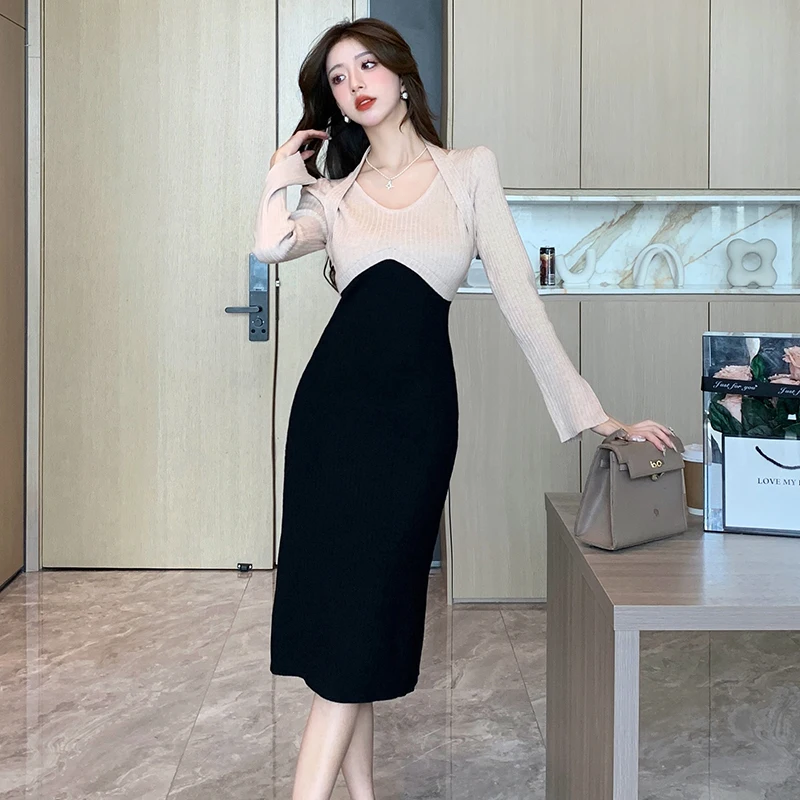 Franch Autumn Women Knitted Contrasting Colors Halter V-Neck Dresses High Waist Slim Bodycon Long Sleeve Maxi Vestidos
Franch Autumn Women Knitted Contrasting Colors Halter V-Neck Dresses High Waist Slim Bodycon Long Sleeve Maxi Vestidos