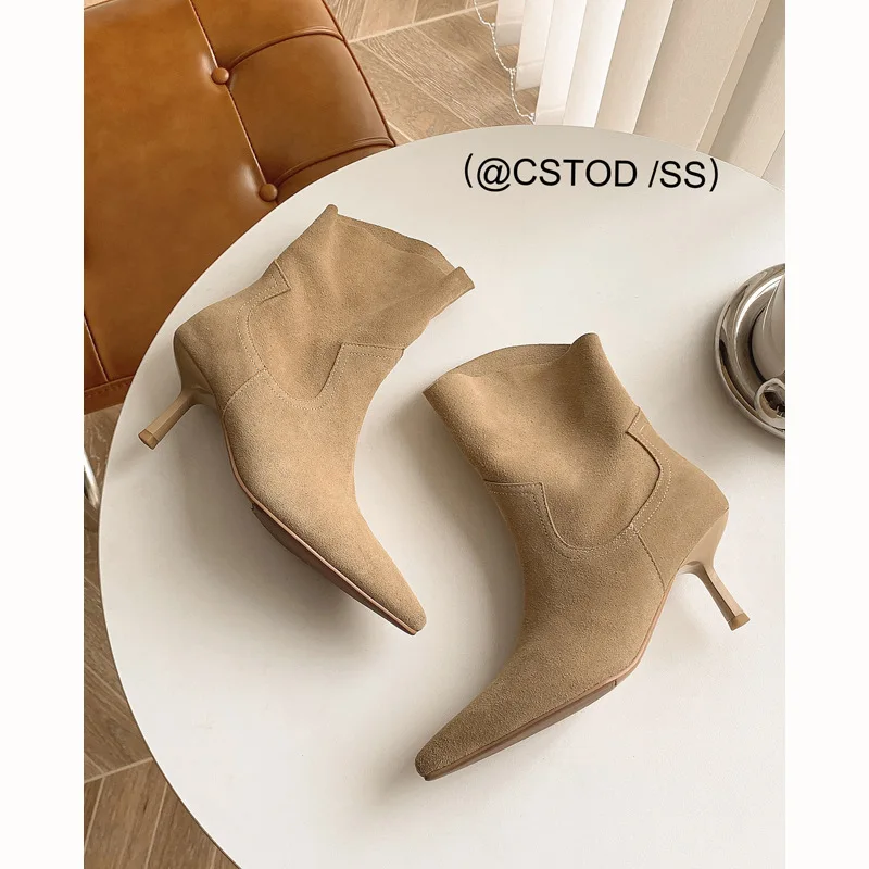 Женские резиновые ботинки на высоком каблуке, осенне-зимние ботильоны с острым носком, на шнуровке, без застежки, из искусственной кожи, 2022
Женские резиновые ботинки на высоком каблуке, осенне-зимние ботильоны с острым носком, на шнуровке, без застежки, из искусственной кожи, 2022