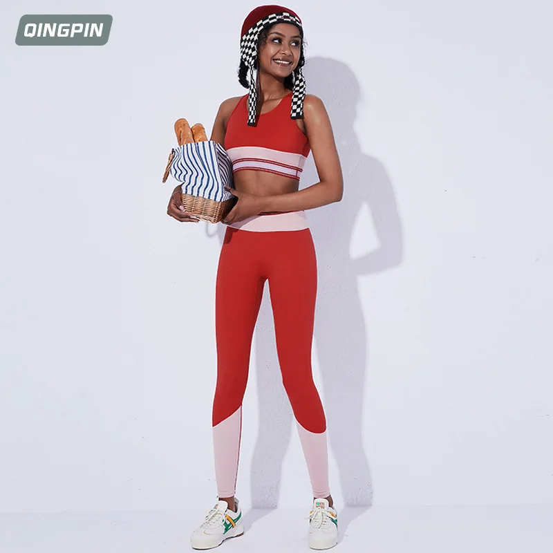 2022 New Original Christmas Red Contrast Color Stitching Beautiful Back Design Nude Stretch Slim Yoga Sportswear Women's Suit
2022 New Original Christmas Red Contrast Color Stitching Beautiful Back Design Nude Stretch Slim Yoga Sportswear Women's Suit