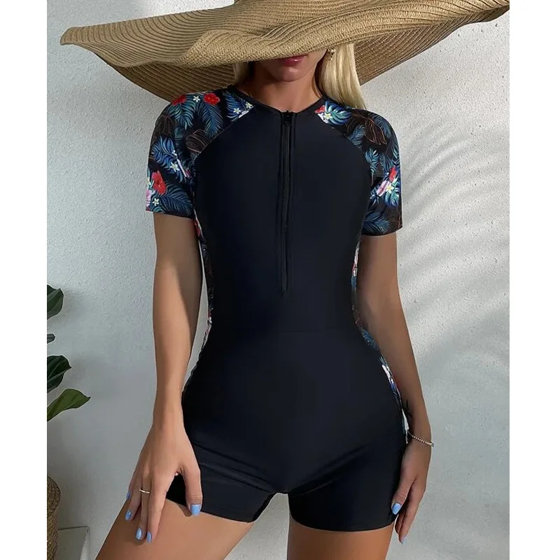 European and American Short-Sleeved Sports One-Piece Swimsuit Zipped round Neck Surfing Symmetrical Printing Diving Suit
European and American Short-Sleeved Sports One-Piece Swimsuit Zipped round Neck Surfing Symmetrical Printing Diving Suit