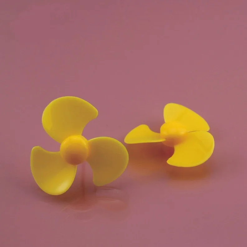 Three-leaf propeller diy technology small production scientific experiment accessories plastic spiral fan model toy wind car
Three-leaf propeller diy technology small production scientific experiment accessories plastic spiral fan model toy wind car