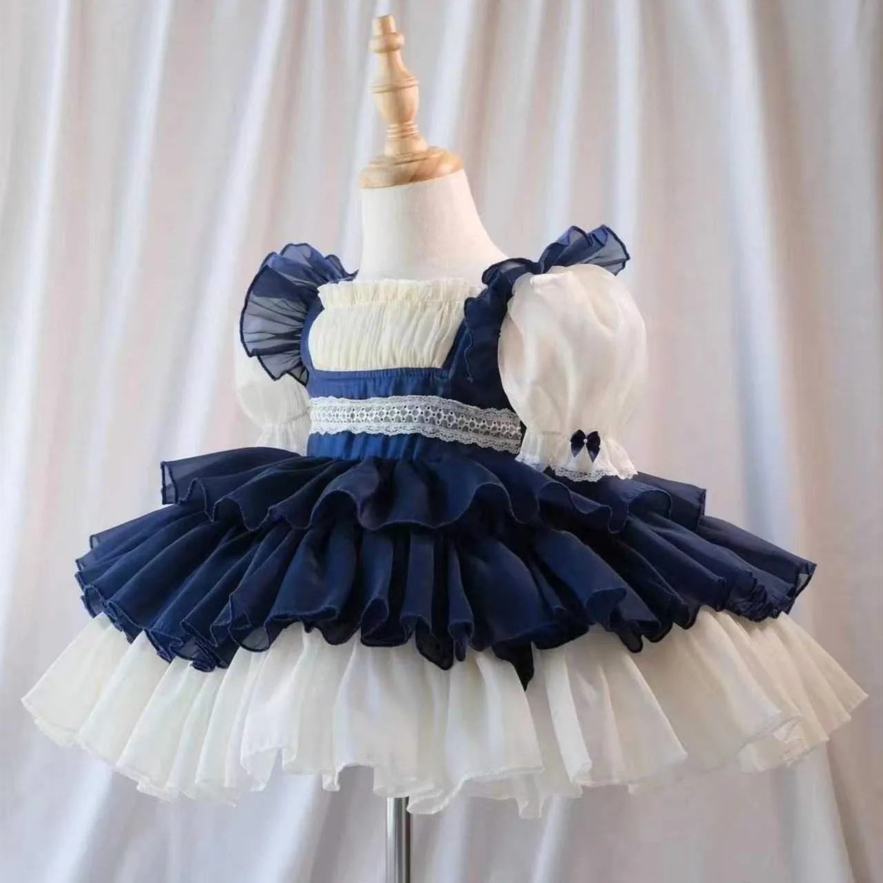 Женское летнее платье принцессы в турецком стиле, с вышивкой в виде розовых цветов, для дня рождения, свадьбы, крещения, праздника
Женское летнее платье принцессы в турецком стиле, с вышивкой в виде розовых цветов, для дня рождения, свадьбы, крещения, праздника