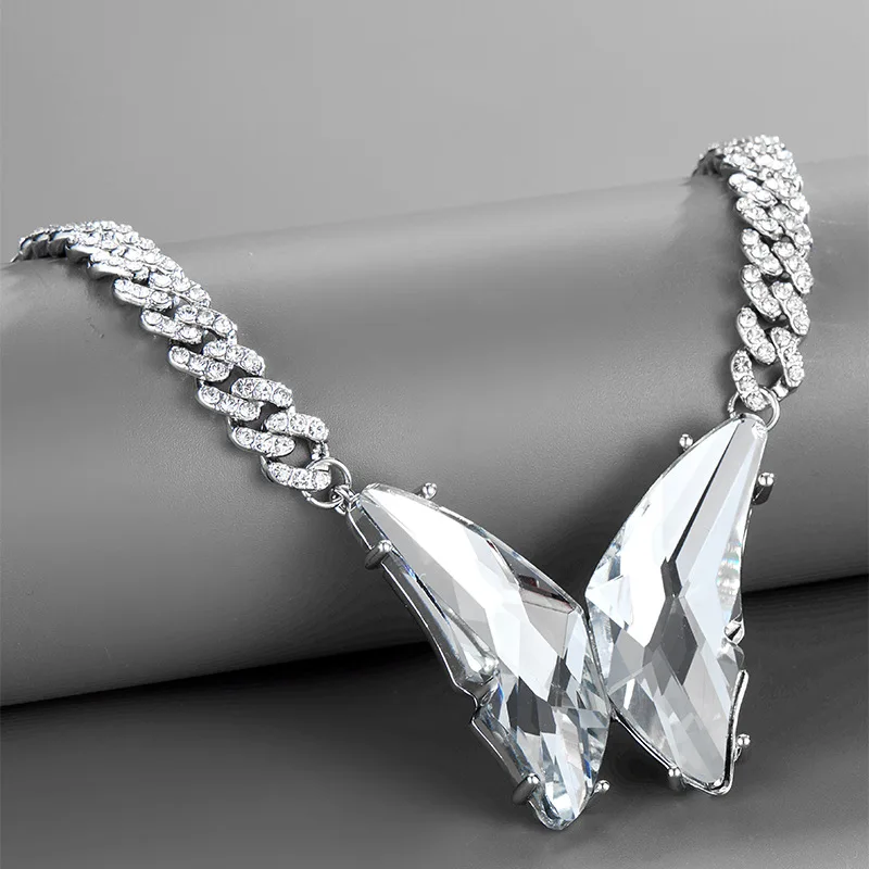 Hip-hop Super Flash Full of Diamonds Butterfly Cuban Chain Men's and Women's Necklace Cold Wind Fashion Pendant Necklace Choker
Hip-hop Super Flash Full of Diamonds Butterfly Cuban Chain Men's and Women's Necklace Cold Wind Fashion Pendant Necklace Choker
