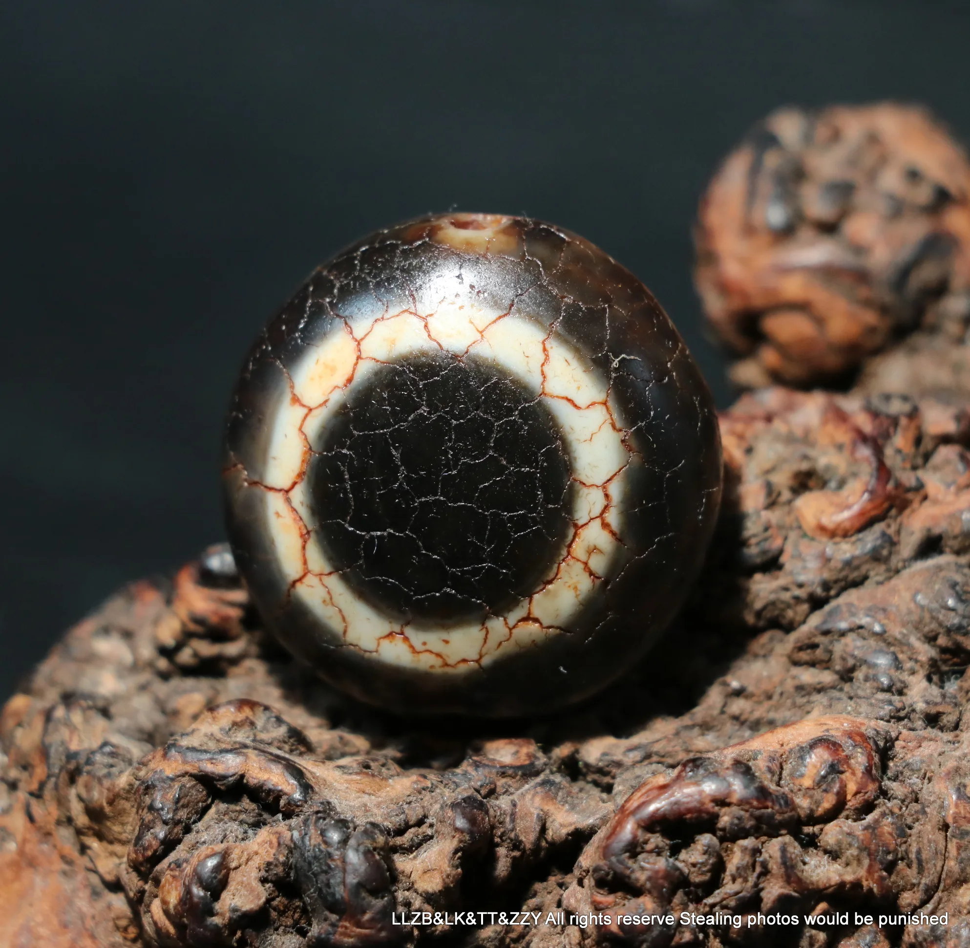 A Magic Tibetan Old Agate FULL Dragon Vein Goat Eye Heaven dZi Bead Pendant AAA LKbrother Top Quality
A Magic Tibetan Old Agate FULL Dragon Vein Goat Eye Heaven dZi Bead Pendant AAA LKbrother Top Quality