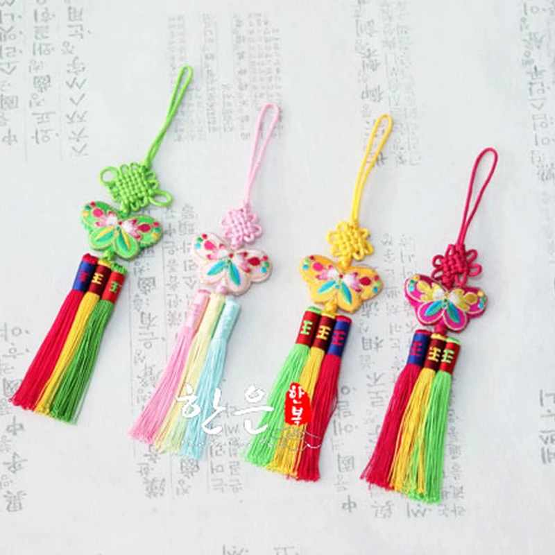 Hanbok Pendant Korean Original Imported Hanbok Embroidered Butterfly Color Strip Spike Children's Pendant Latest Pendant
Hanbok Pendant Korean Original Imported Hanbok Embroidered Butterfly Color Strip Spike Children's Pendant Latest Pendant
