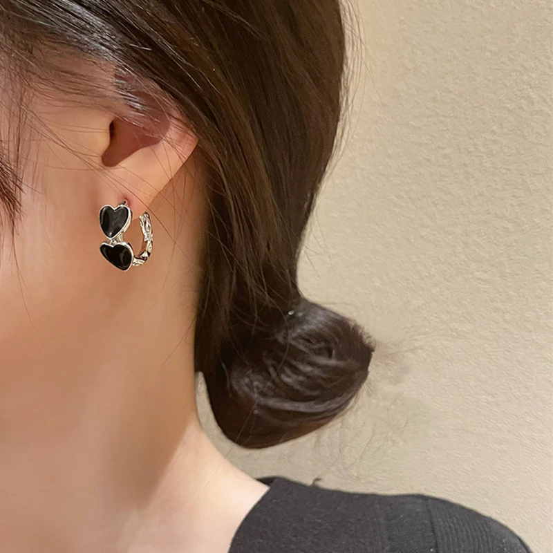 Korean C-Shaped Black Heart Stud Earrings for Women Cute Fashion Delicate Enamel Mini Ear Nail Female Jewelry Christmas Gift
Korean C-Shaped Black Heart Stud Earrings for Women Cute Fashion Delicate Enamel Mini Ear Nail Female Jewelry Christmas Gift