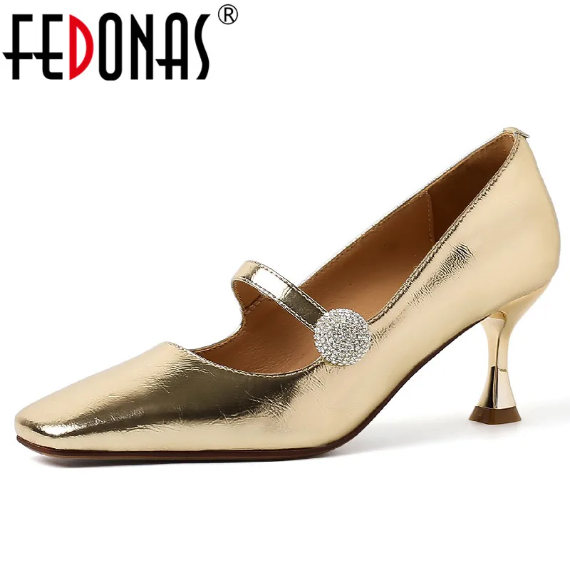FEDONAS; Сезон весна-лето; Женские туфли-лодочки вечерние свадебные Выходные туфли на выпускной бал элегантные Стразы в стиле «Мэри Джейн» из н...
FEDONAS; Сезон весна-лето; Женские туфли-лодочки вечерние свадебные Выходные туфли на выпускной бал элегантные Стразы в стиле «Мэри Джейн» из н...