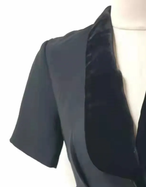 Женское винтажное мини-платье с коротким рукавом, бархатное однобортное простое платье с высокой талией и простроченным воротником 
Женское винтажное мини-платье с коротким рукавом, бархатное однобортное простое платье с высокой талией и простроченным воротником