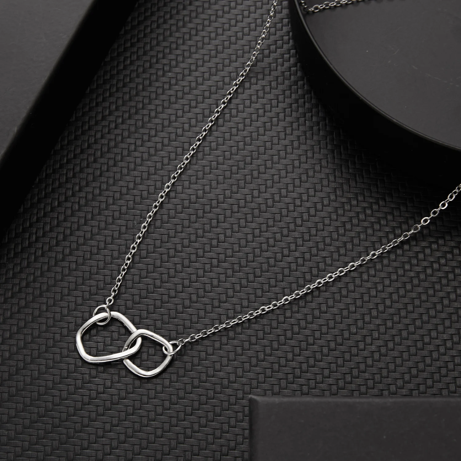 Personality New Design Irregular Square Necklaces For Women Exquisite Geometric Clavicle Chain Necklace Trendy Birthday Gift
Personality New Design Irregular Square Necklaces For Women Exquisite Geometric Clavicle Chain Necklace Trendy Birthday Gift