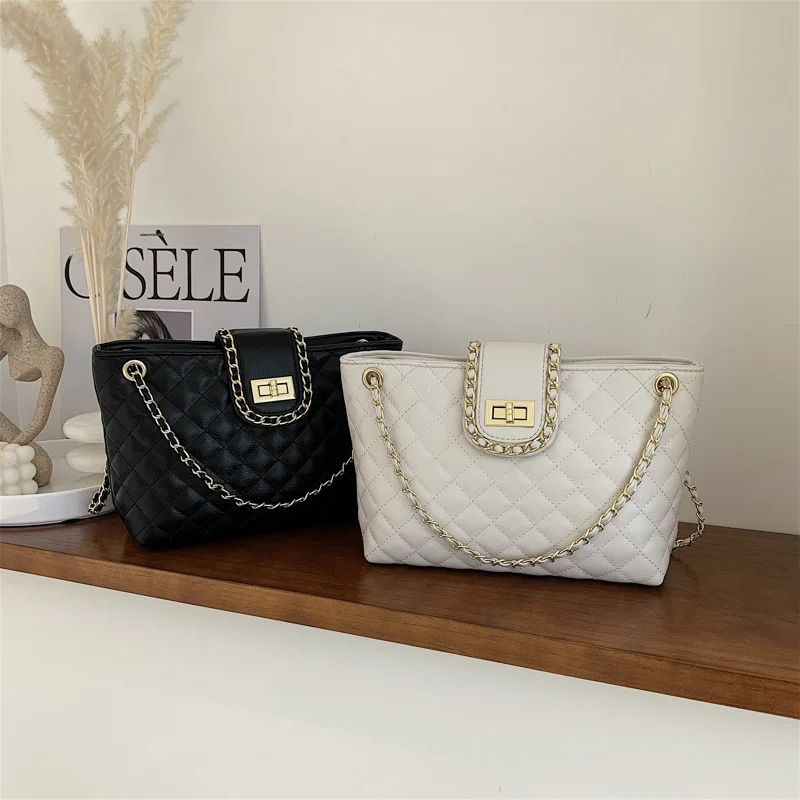 Клетчатая женская сумка через плечо из искусственной кожи на цепочке, сумки через плечо для женщин, модные дизайнерские сумки, женские сумки-мессенджеры
Клетчатая женская сумка через плечо из искусственной кожи на цепочке, сумки через плечо для женщин, модные дизайнерские сумки, женские сумки-мессенджеры