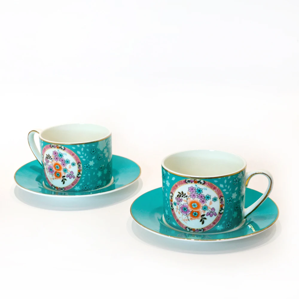 2 Sets Euro Royal Court Bone China Cups And Saucers Retro Couple Coffee Mugs Afternoon Tea Set with Gold Trim and Gift Box
2 Sets Euro Royal Court Bone China Cups And Saucers Retro Couple Coffee Mugs Afternoon Tea Set with Gold Trim and Gift Box