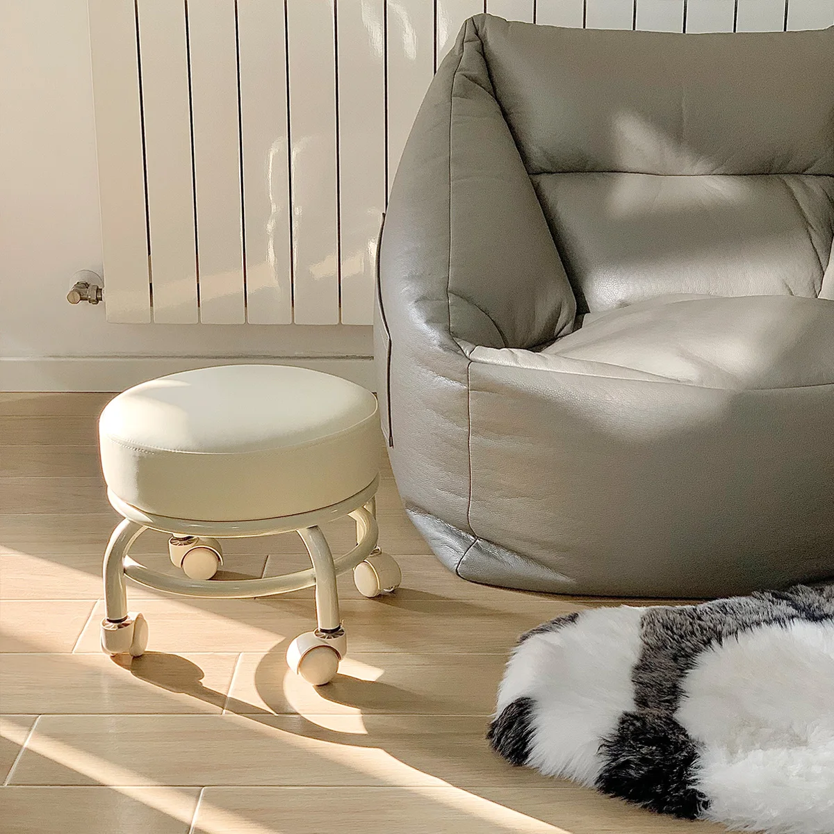 Mute Rotary Chair Universal Pulley Stool Pulley Low Stool Foot Pulley Low Stool Walking Stool Low Stool Side Table
Mute Rotary Chair Universal Pulley Stool Pulley Low Stool Foot Pulley Low Stool Walking Stool Low Stool Side Table