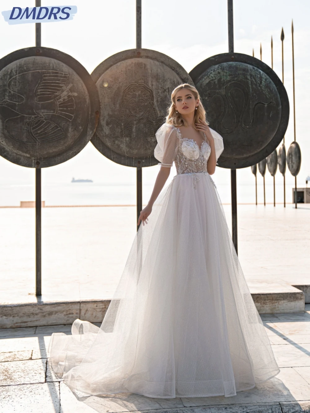 Romantic Puff Sleeve Bride Robe Sparkly Sequins Beads Bridal Gown Graceful A-line Appliques Long Wedding Dress Robe De Mariée 
Romantic Puff Sleeve Bride Robe Sparkly Sequins Beads Bridal Gown Graceful A-line Appliques Long Wedding Dress Robe De Mariée