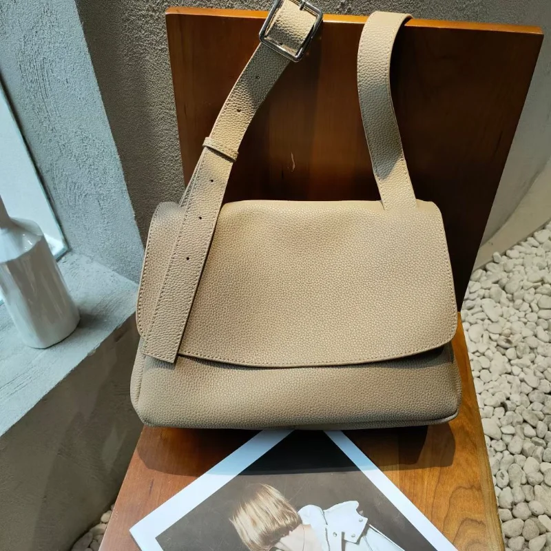 Luxury Messenger Bag Soft Genuine Leather Shoulder Bag Female Casual Solid Commuter Bag Cowhide Large Capacity Women's Bag
Luxury Messenger Bag Soft Genuine Leather Shoulder Bag Female Casual Solid Commuter Bag Cowhide Large Capacity Women's Bag