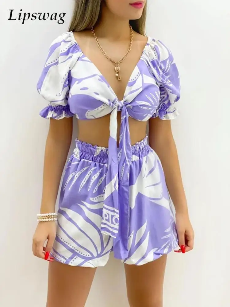 Комплект из топа и шортов, с V-образным вырезом и коротким рукавом
Комплект из топа и шортов, с V-образным вырезом и коротким рукавом