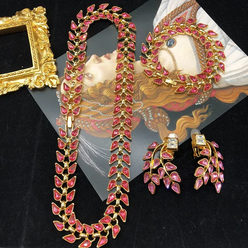 2023 Medieval French Romantic Pink Gemstone Leaf Modeling Exquisite Elegant Temperament Necklace Bracelet Ear Clip Earrings Set
2023 Medieval French Romantic Pink Gemstone Leaf Modeling Exquisite Elegant Temperament Necklace Bracelet Ear Clip Earrings Set