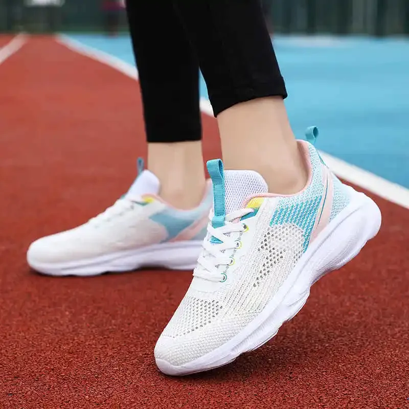 Кроссовки женские для бега и спорта, быстросохнущие, на платформе, большие размеры
Кроссовки женские для бега и спорта, быстросохнущие, на платформе, большие размеры