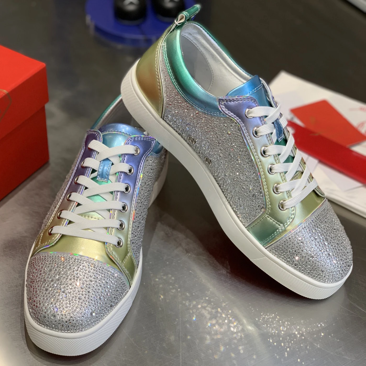 Top Quality Red Sole Womens Trendy Casual Shoes Luxury Mens Real Leather Shoes 35-48 Designr Studded Rock Tide Shoes HJ1577
Top Quality Red Sole Womens Trendy Casual Shoes Luxury Mens Real Leather Shoes 35-48 Designr Studded Rock Tide Shoes HJ1577