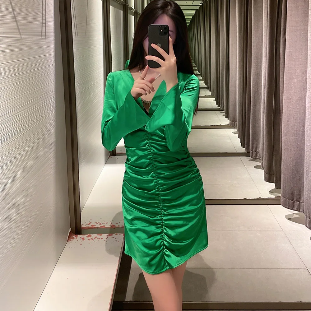 PB & ZA2022 Spring/Summer New women's clothing fashion temperament retro pleated design long sleeve V-neck short slim dress
PB & ZA2022 Spring/Summer New women's clothing fashion temperament retro pleated design long sleeve V-neck short slim dress