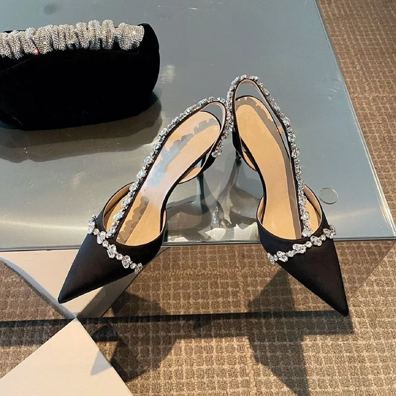 Small heel pointed toe shoes women's high heels stiletto rhinestone Baotou all-match fashion sandals women high heels
Small heel pointed toe shoes women's high heels stiletto rhinestone Baotou all-match fashion sandals women high heels
