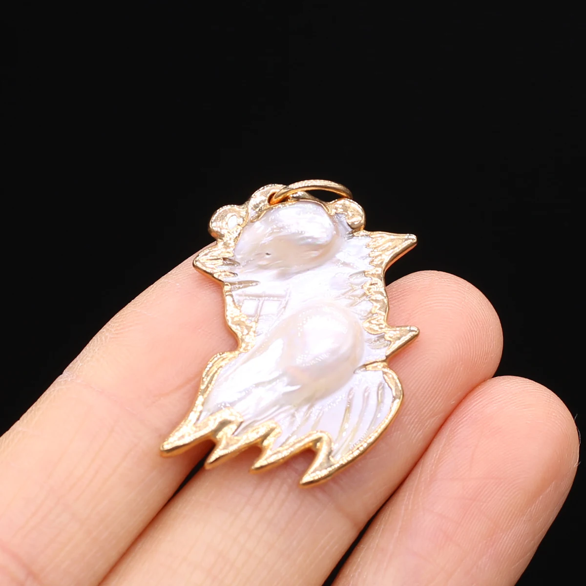 Natural Mother-of-pearl Shell Pendants Gold plated Irregular Pearl Charms for Jewelry Making Diy Women Necklace Earring Gifts
Natural Mother-of-pearl Shell Pendants Gold plated Irregular Pearl Charms for Jewelry Making Diy Women Necklace Earring Gifts