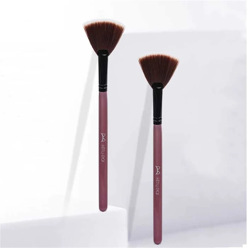 1pcs Blush Halo Dyeing Makeup Brush Highlight Fan Shape Make Up Tools Soft Multi-functional Powder Brush Beauty Make-up For Girl
1pcs Blush Halo Dyeing Makeup Brush Highlight Fan Shape Make Up Tools Soft Multi-functional Powder Brush Beauty Make-up For Girl
