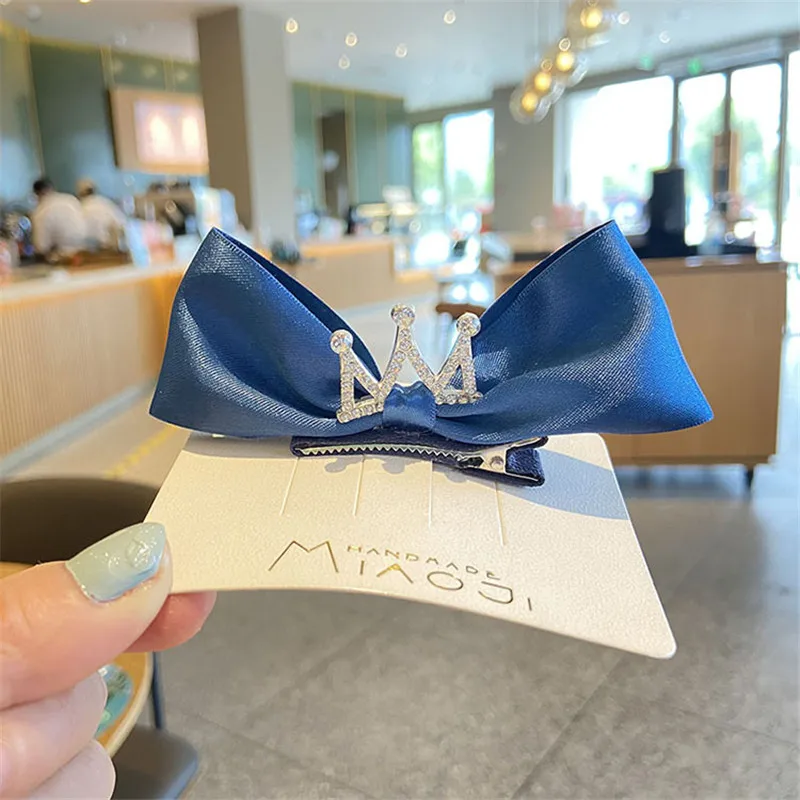 1pc Retail Ribbon Standing Hair Bow Clips Vintage Crown Side Hairpin Cute Girls Barrettes Headdress Tiara Party Hair Accessories
1pc Retail Ribbon Standing Hair Bow Clips Vintage Crown Side Hairpin Cute Girls Barrettes Headdress Tiara Party Hair Accessories