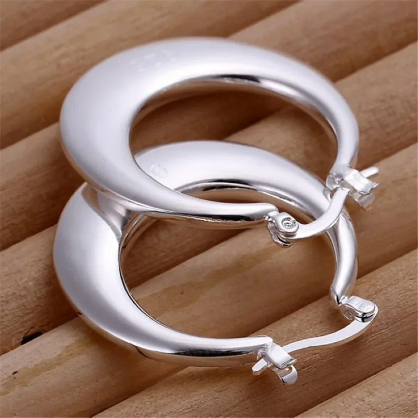 

Beautiful Crescent Silver Color Earrings Hot Sell Fashion Jewelry Women Lady Cute Nice Beautiful Ladies Favorite Fashion Wild